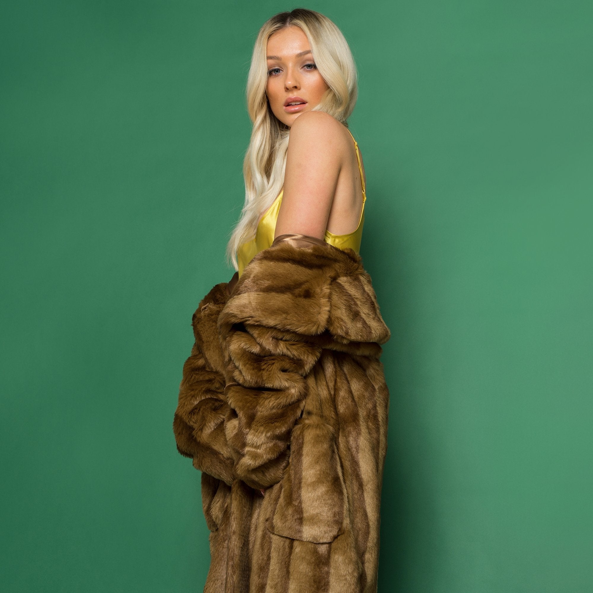 Spectrum Non-Reflective Full Paper Roll Backdrop (2.2 x 10M) - Lucky Clover Green