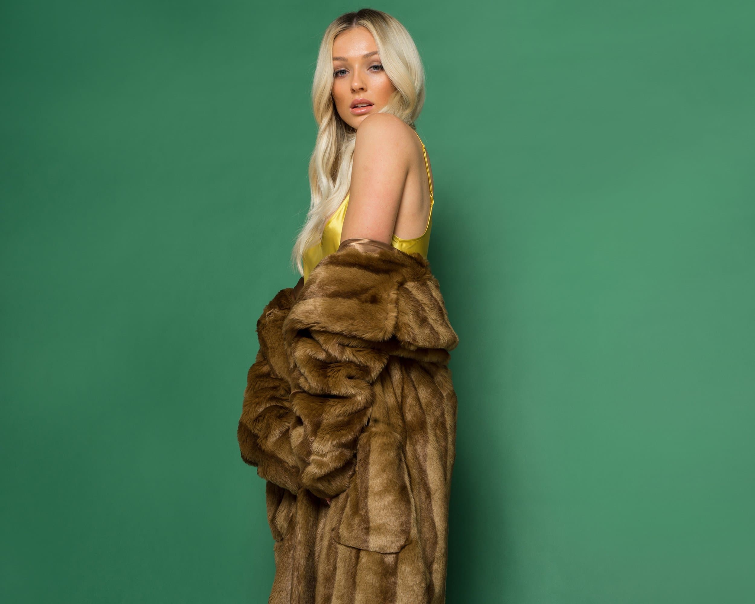 Spectrum Non-Reflective Paper Roll Backdrop (2.7 x 10M) - Lucky Clover Green footer